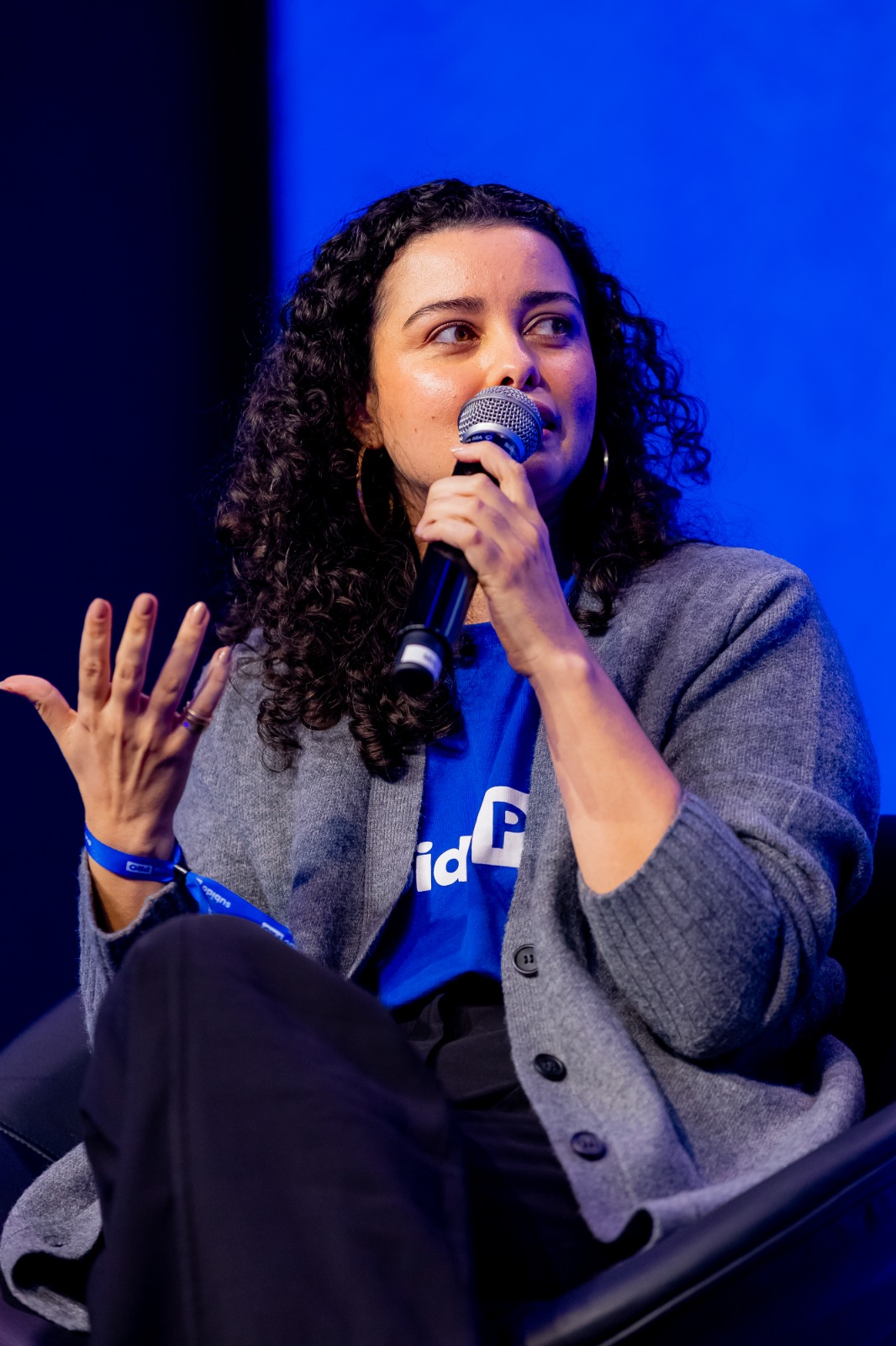 Luiza Rodrigues - Fundadora da igi midias palestrando no Subido Pro